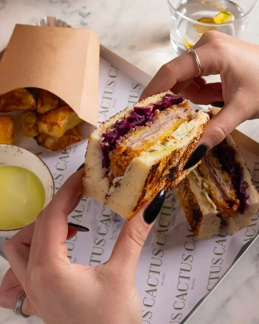 Katsu Sando croccante fuori morbido dentro 