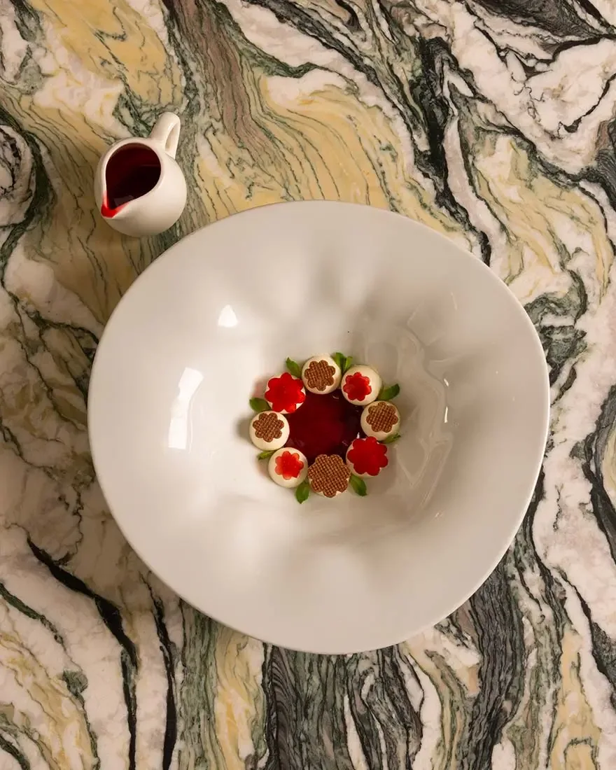 Biscotto al cacao e salsa di amarene